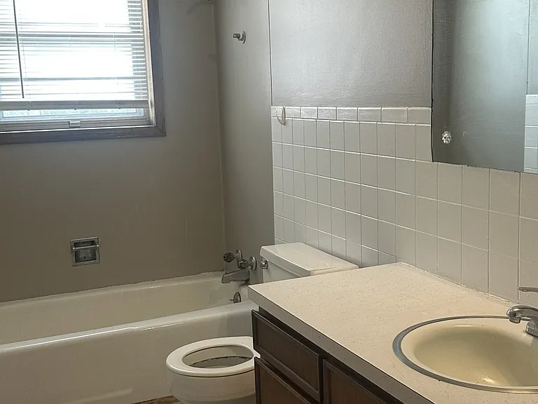 313 E Grandview Dr — Photo 7