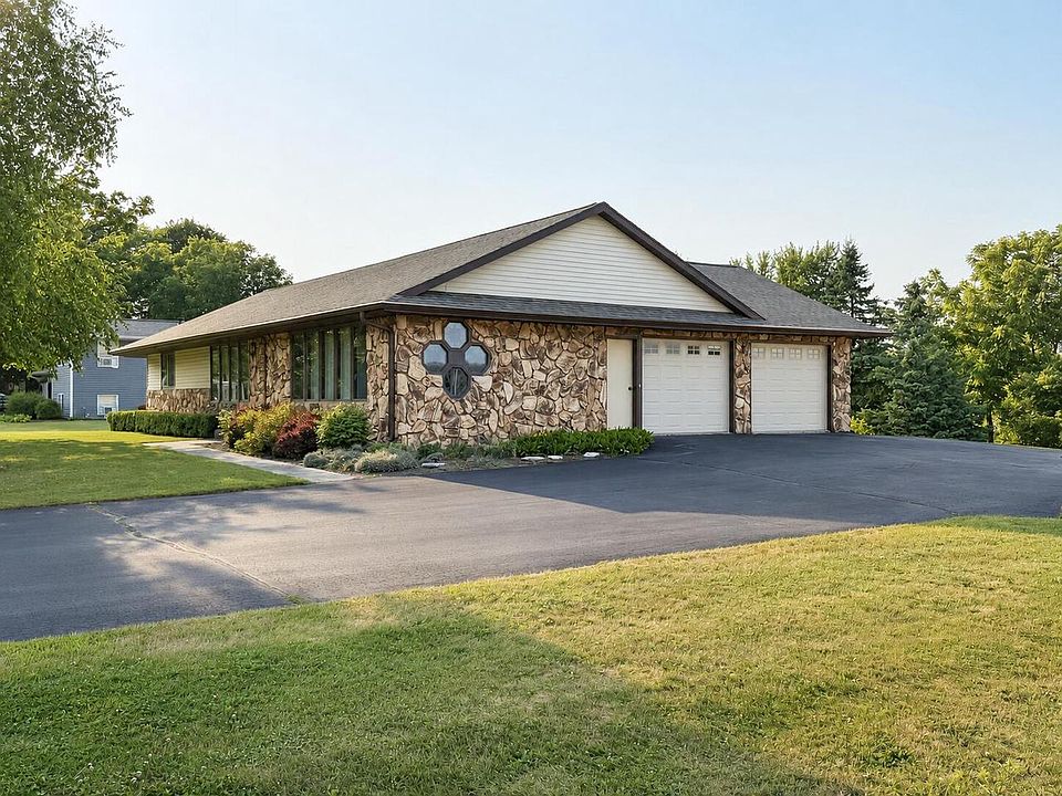 1st image of 116 Colonial DRIVE