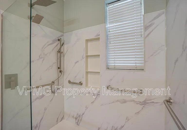 1403 SE 194th Pl — Photo 14