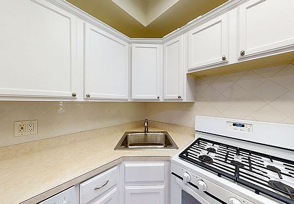 3rd image of 352 W 117th St APT 3C