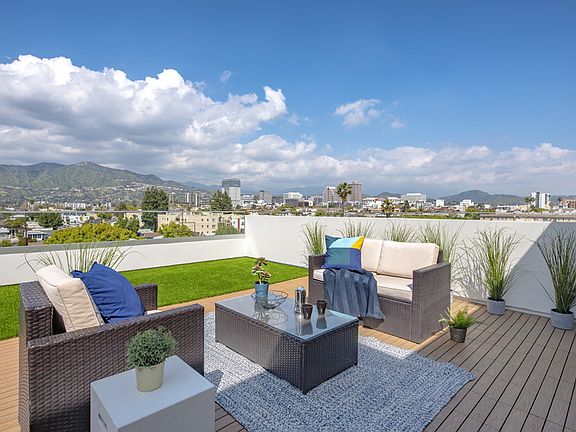 5th image of 515 W Broadway #522