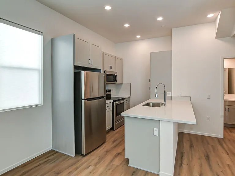 2040 N Highland Ave — Photo 17