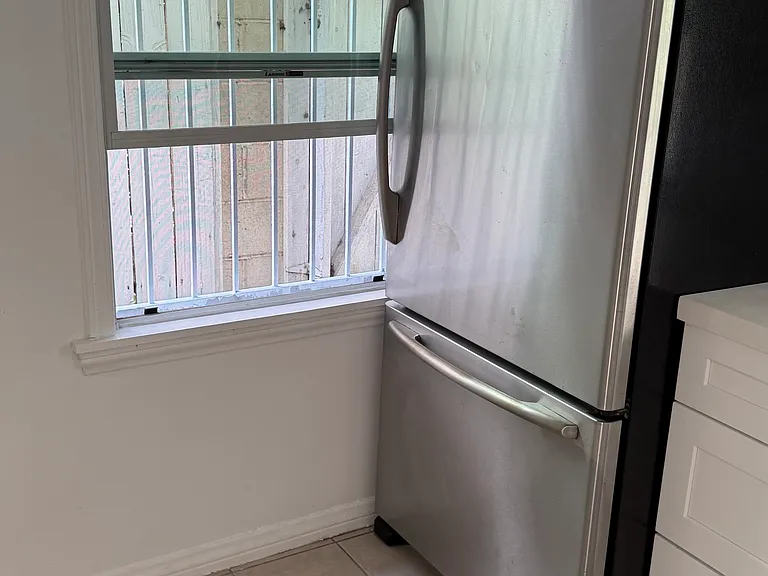 7717A Romaine St — Photo 10