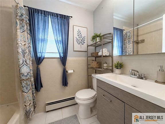 4th image of 406 Cranbury Rd APT 7