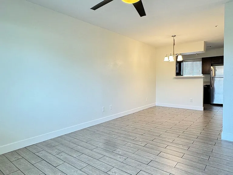 366 N Delaware St — Photo 7