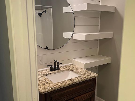 4th image of 115 Oak Meadow Cir