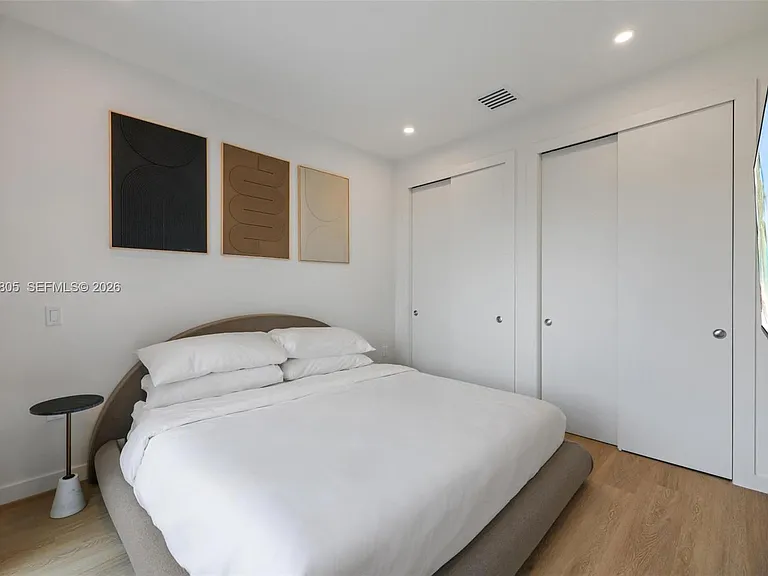 984 SW 10th St #1 — Photo 46