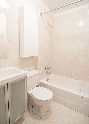 4th image of 933 Manhattan Ave APT 2