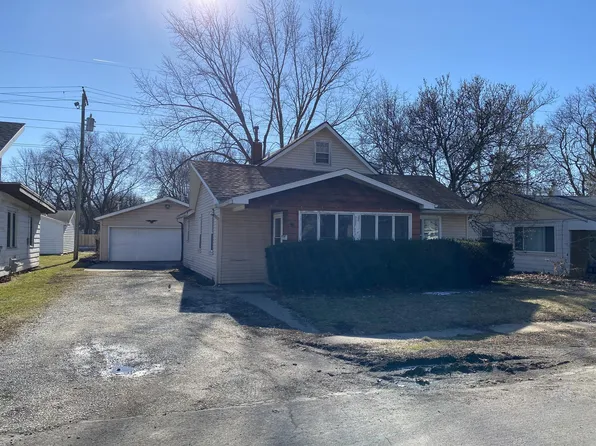 27 Howard Dr, Champaign, IL 61820