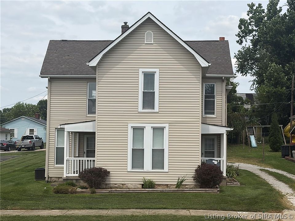1st image of 202 E Hackberry Street