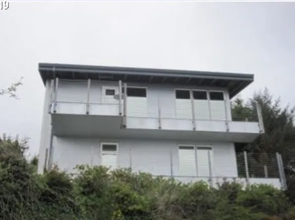 536 Pacific View Dr, Rockaway Beach, OR 97136