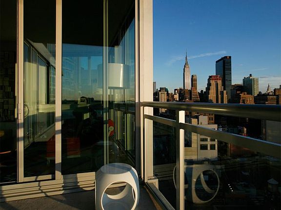 3rd image of 505 W 37th St APT 25D