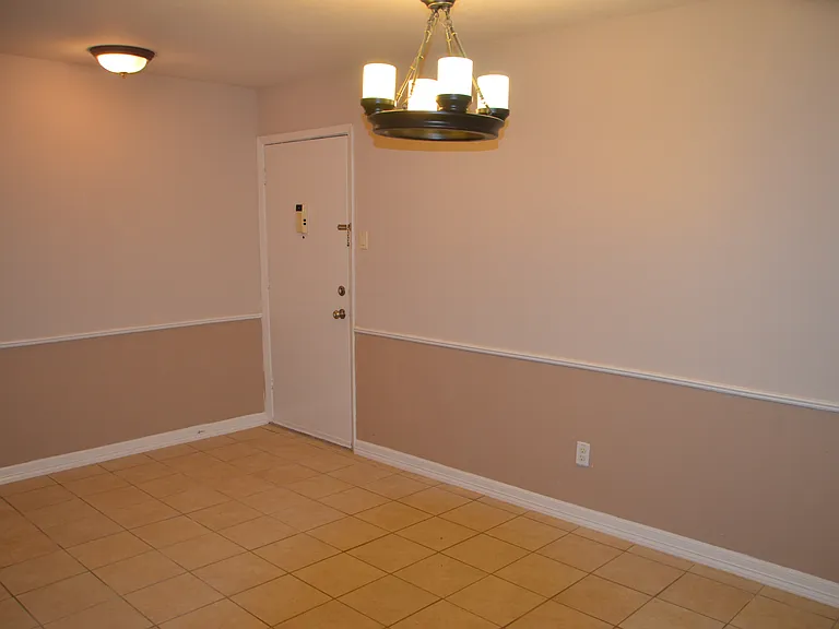 7555 Katy Fwy — Photo 4