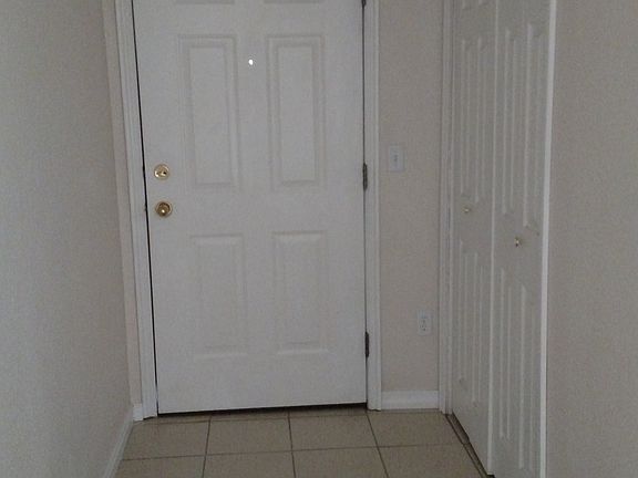Entry/Closet