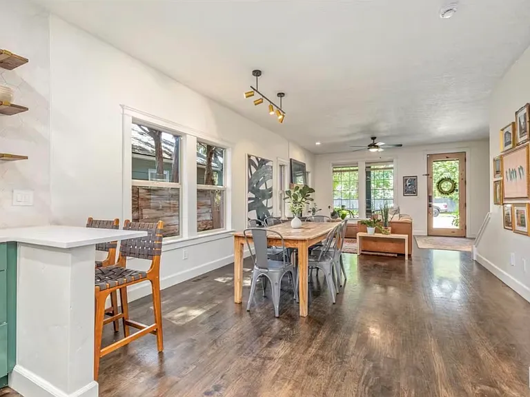 1222 E Franklin St — Photo 6