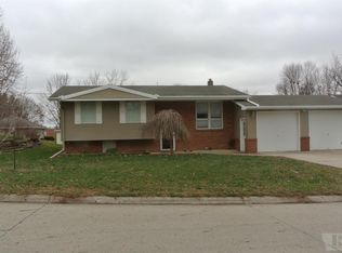 516 Parkview Dr, Carroll, IA 51401
