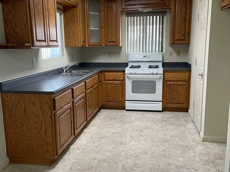 5463 Deschutes Rd — Photo 11