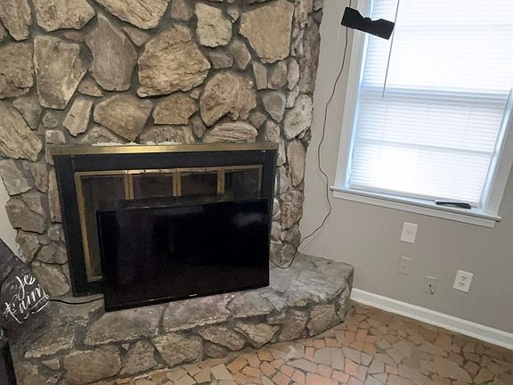 4th image of 3573 Hanna Dr