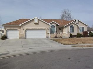 10928 S Wood Stone Cir, South Jordan, UT 84095