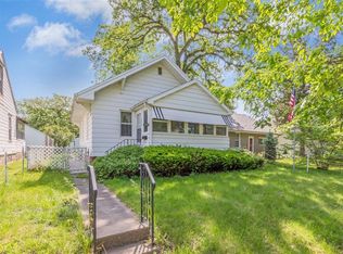 924 Center Point Rd NE, Cedar Rapids, IA 52402