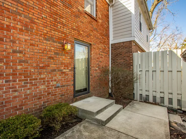 105 Carmelaire Dr, Carmel, IN 46032