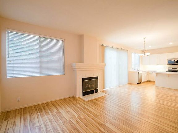 4th image of 24641 Magnolia Pl