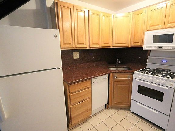 5th image of 122 E 13th St APT 2D