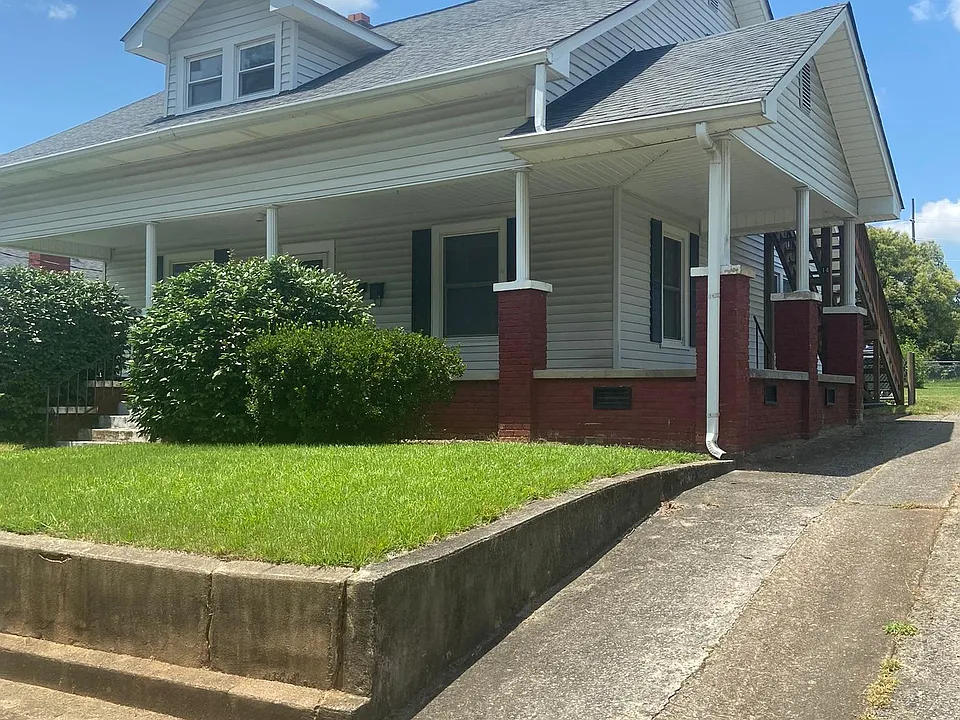 14 Douglas Ave NW