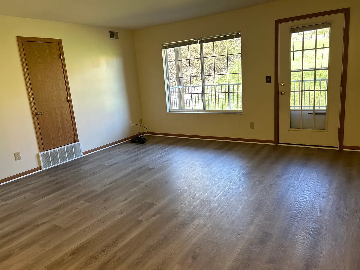 Building Photo - 1005 Valley View Ln #4