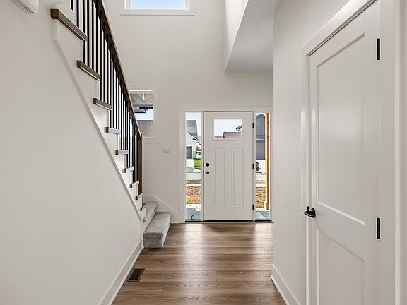 4th image of 512 NE 59th St
