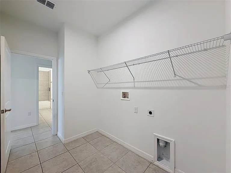 418 Quayside Ave — Photo 32