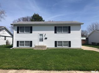 14 Merrygrove Dr, Jacksonville, IL 62650