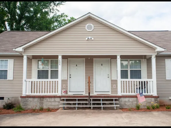 804 2nd St NE APT A, Jacksonville, AL 36265