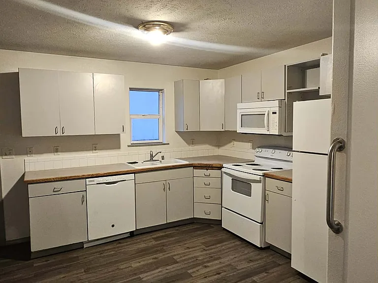 2514 E Hartson Ave #2514 — Photo 1