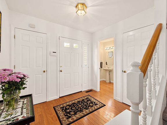 2nd image of 4404 Victoria Dr #4404