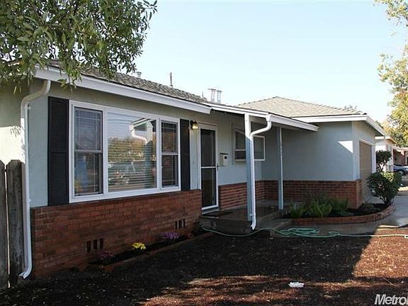 3rd image of 812 W Roseburg Ave
