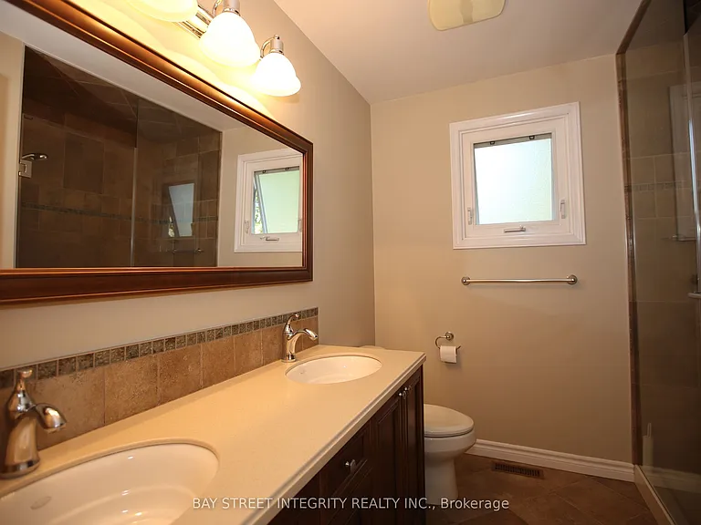 1906 Stoneybrook Ct — Photo 8
