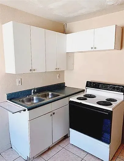 905 W Anderson St #B — Photo 2