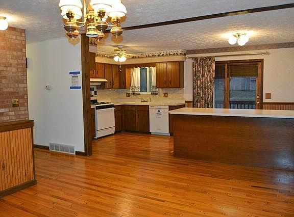3rd image of 381 Madolin Dr