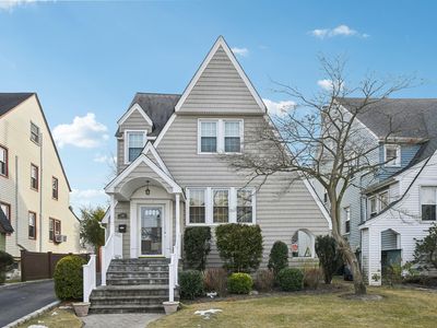 38 Orleans Road, Valley Stream, NY, 11581