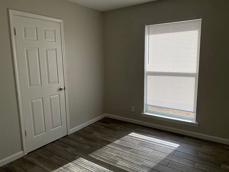 19 Rolling Meadows Dr — Photo 5