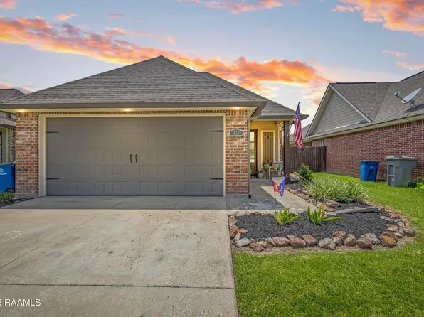 107 Canton Ct, Youngsville, LA 70592