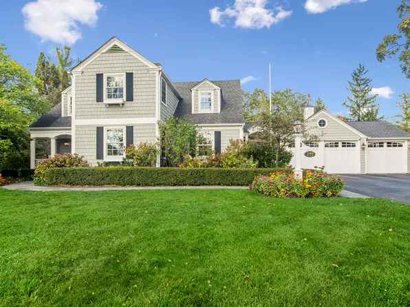 240 Elm Rd, Barrington, IL 60010