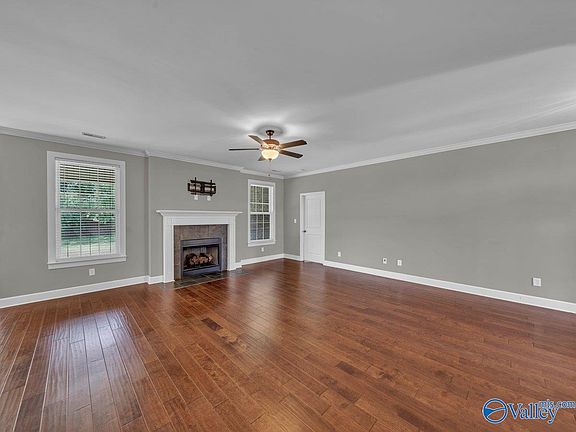5th image of 121 Eden Ln