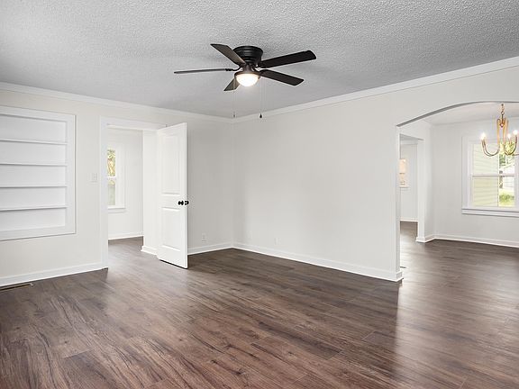 4th image of 615 E Mobile St