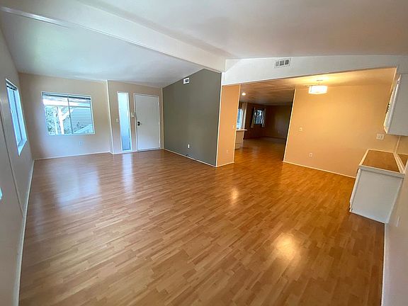 5th image of 95 Sherwood Dr