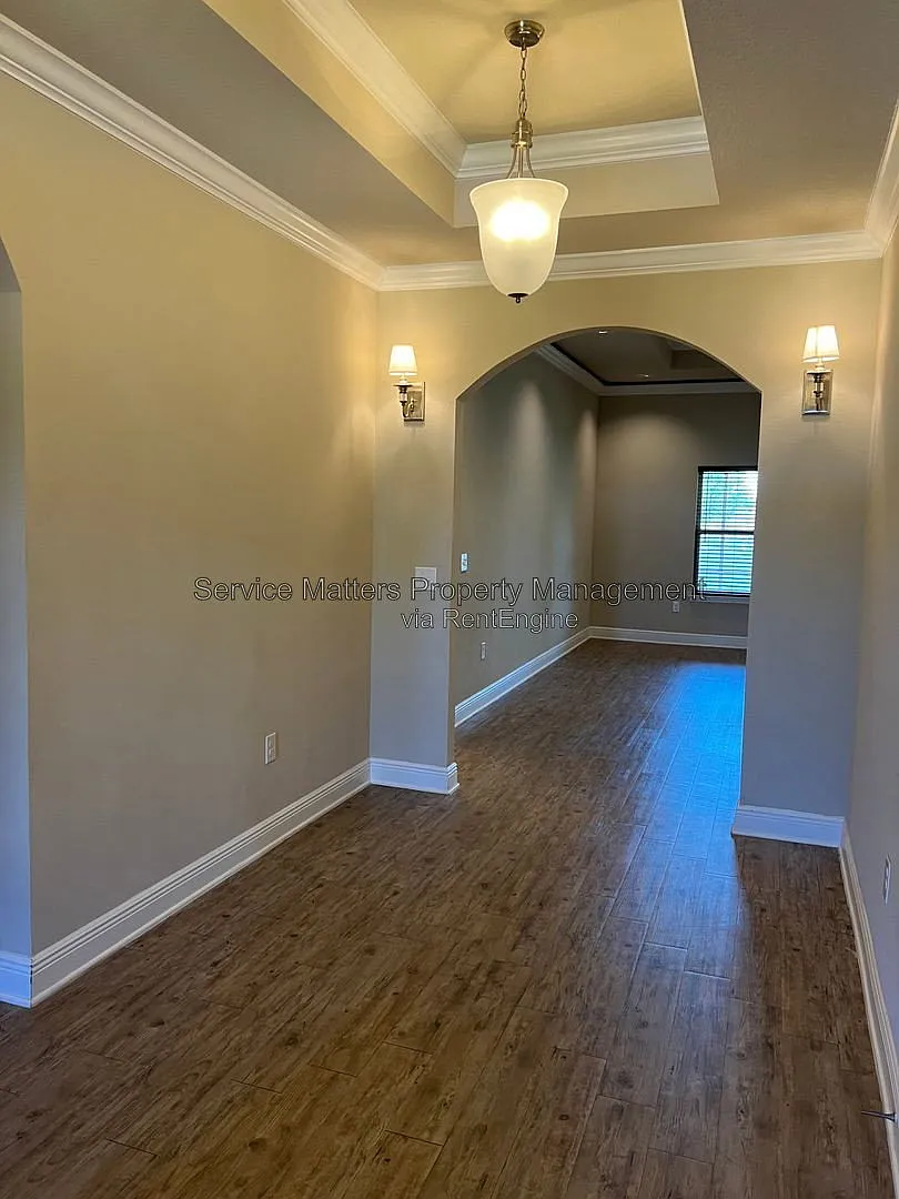5 bed, 3.0 bath, 2506 sqft, $2,600 — Photo 3