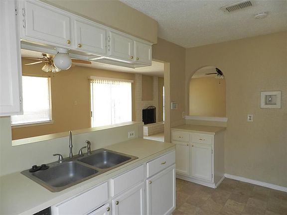 5th image of 22802 Elsinore Dr