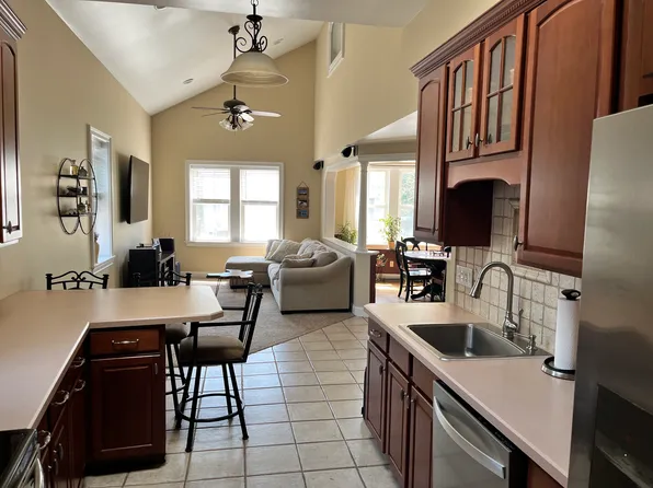 301 W Market St APT 5, Perkasie, PA 18944