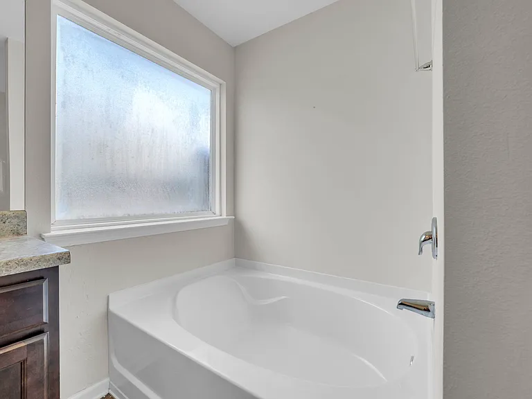 4924 Kensington Ln — Photo 14